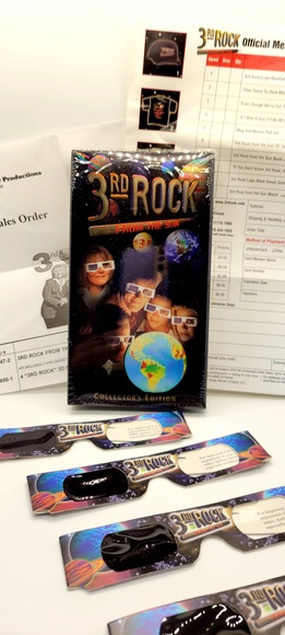 3rd Rock From the Sun VHS tape + 4 sets of 3D Glasses!  Mail away Premium! - Picture 2 of 4